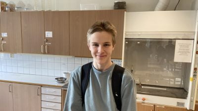 Aron på Noblaskolan Solna som ska representera Sverige i European Olympiad of Experimental Science