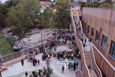 Noblaskolan Nya Hovås invigning på skolgården.