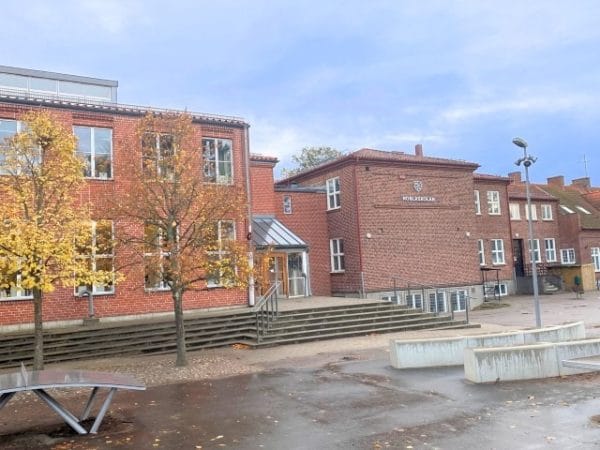 Vellinges skolbyggnad tagen utomhus